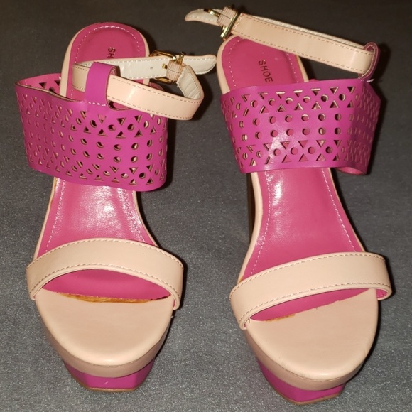 Eccentric! - Picture 2 of 2